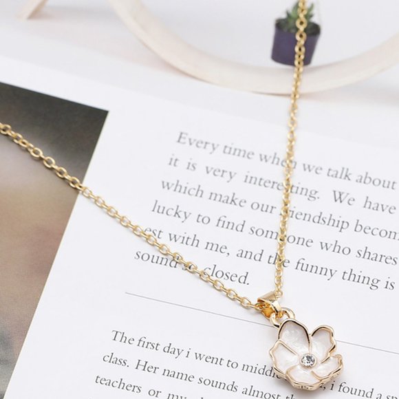 Jewelry - 3/$25 New Gold & White Flower Necklace